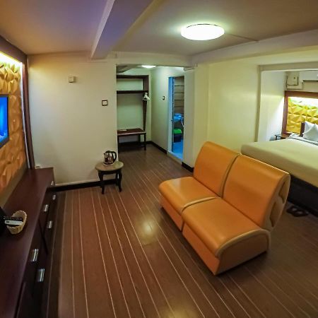 Clover Hotel Yangon Exteriör bild