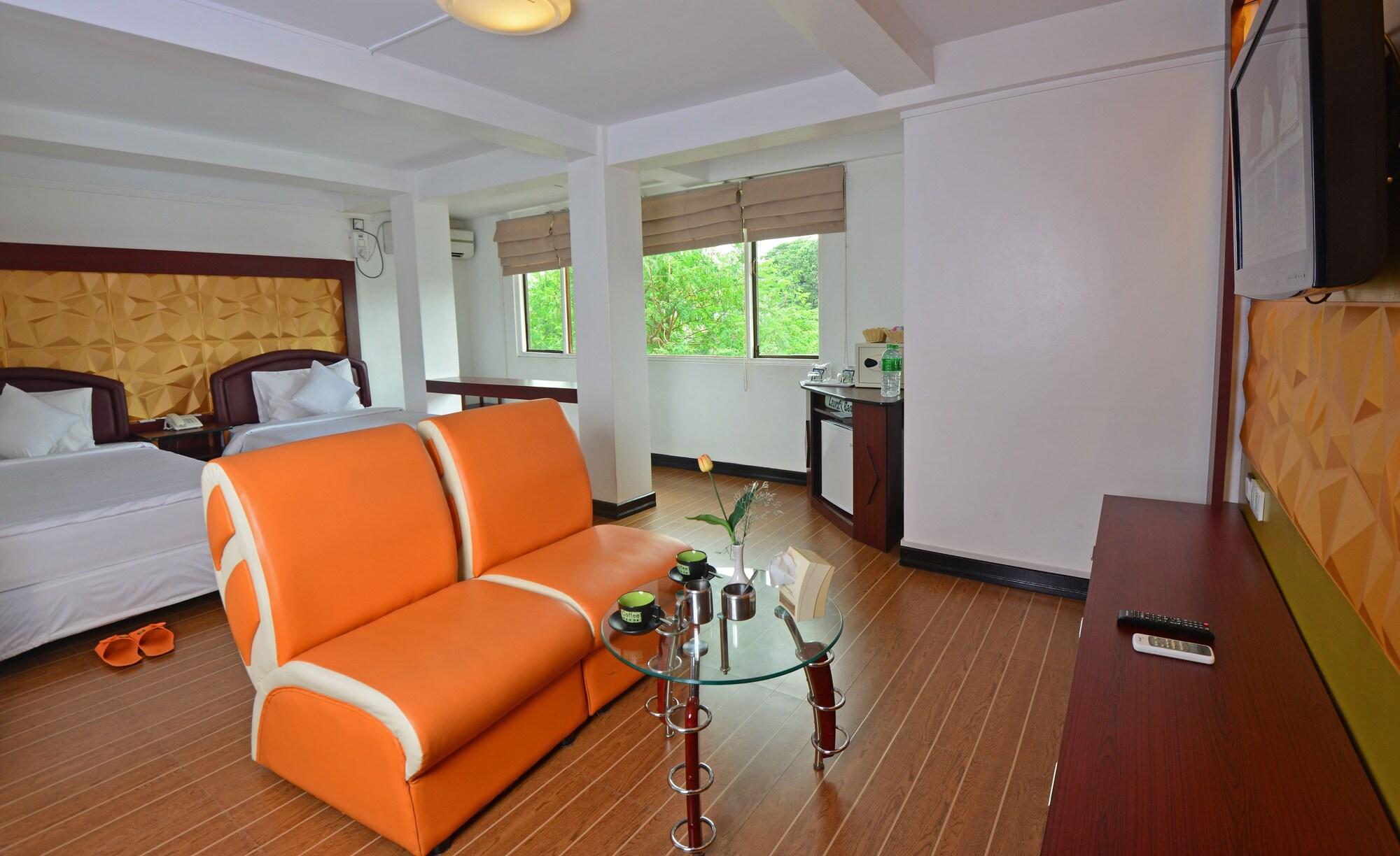 Clover Hotel Yangon Exteriör bild