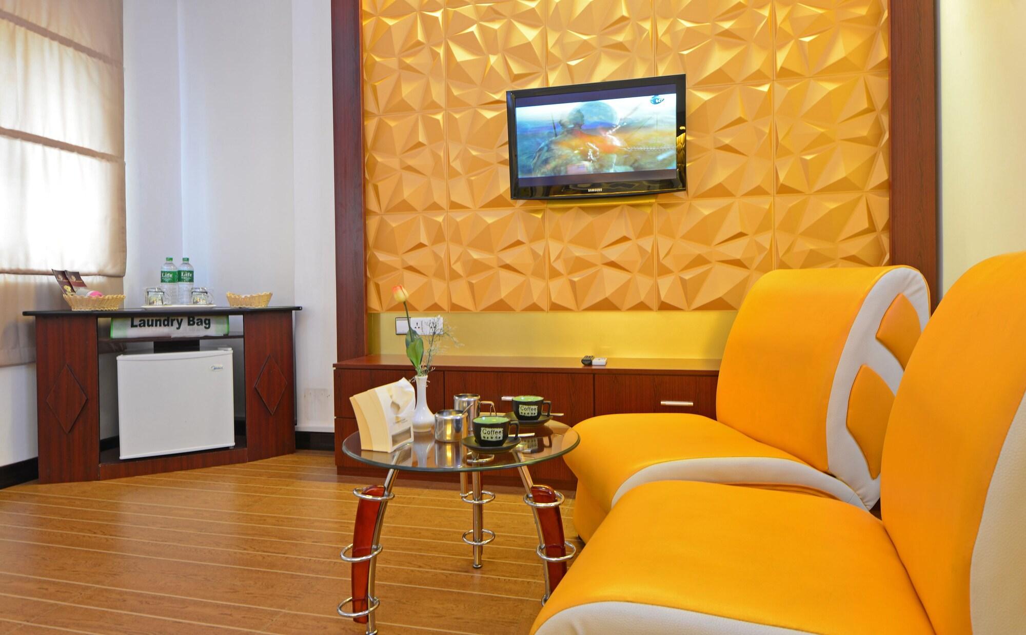 Clover Hotel Yangon Exteriör bild