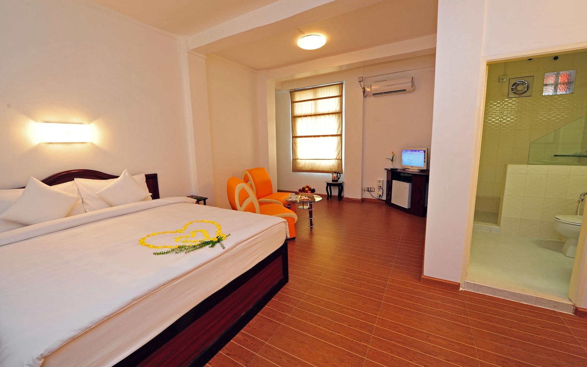 Clover Hotel Yangon Exteriör bild