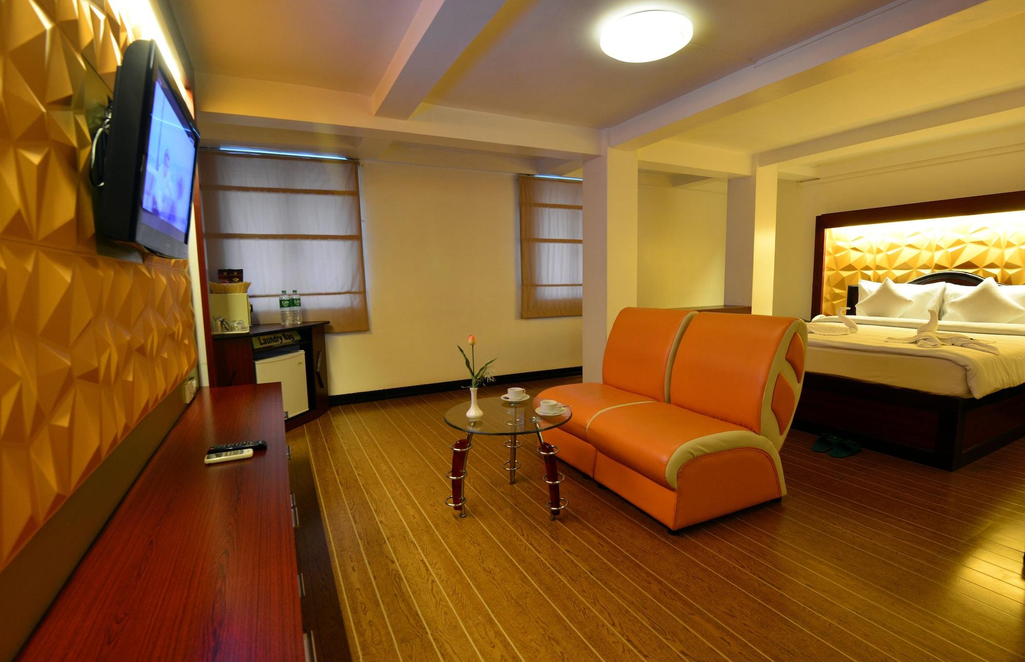 Clover Hotel Yangon Exteriör bild