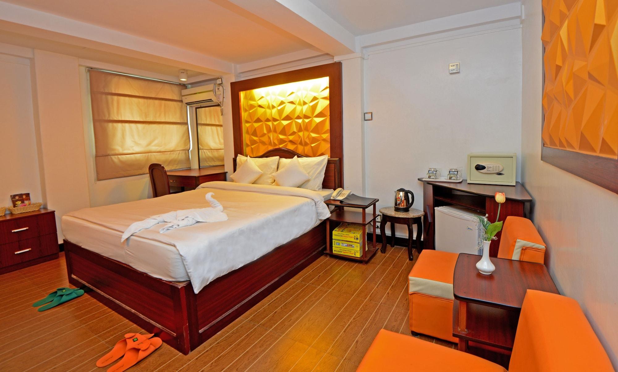 Clover Hotel Yangon Exteriör bild