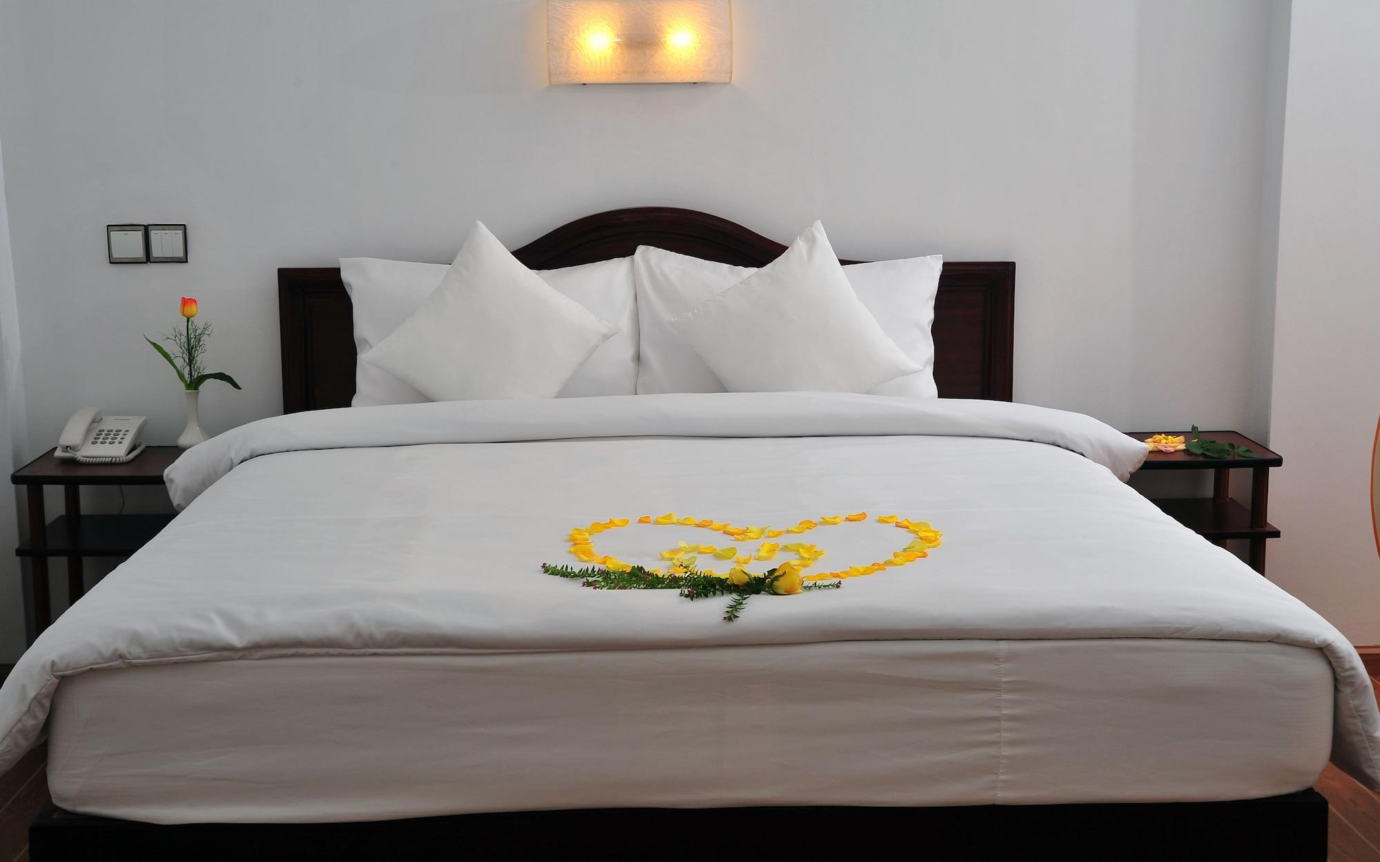 Clover Hotel Yangon Exteriör bild