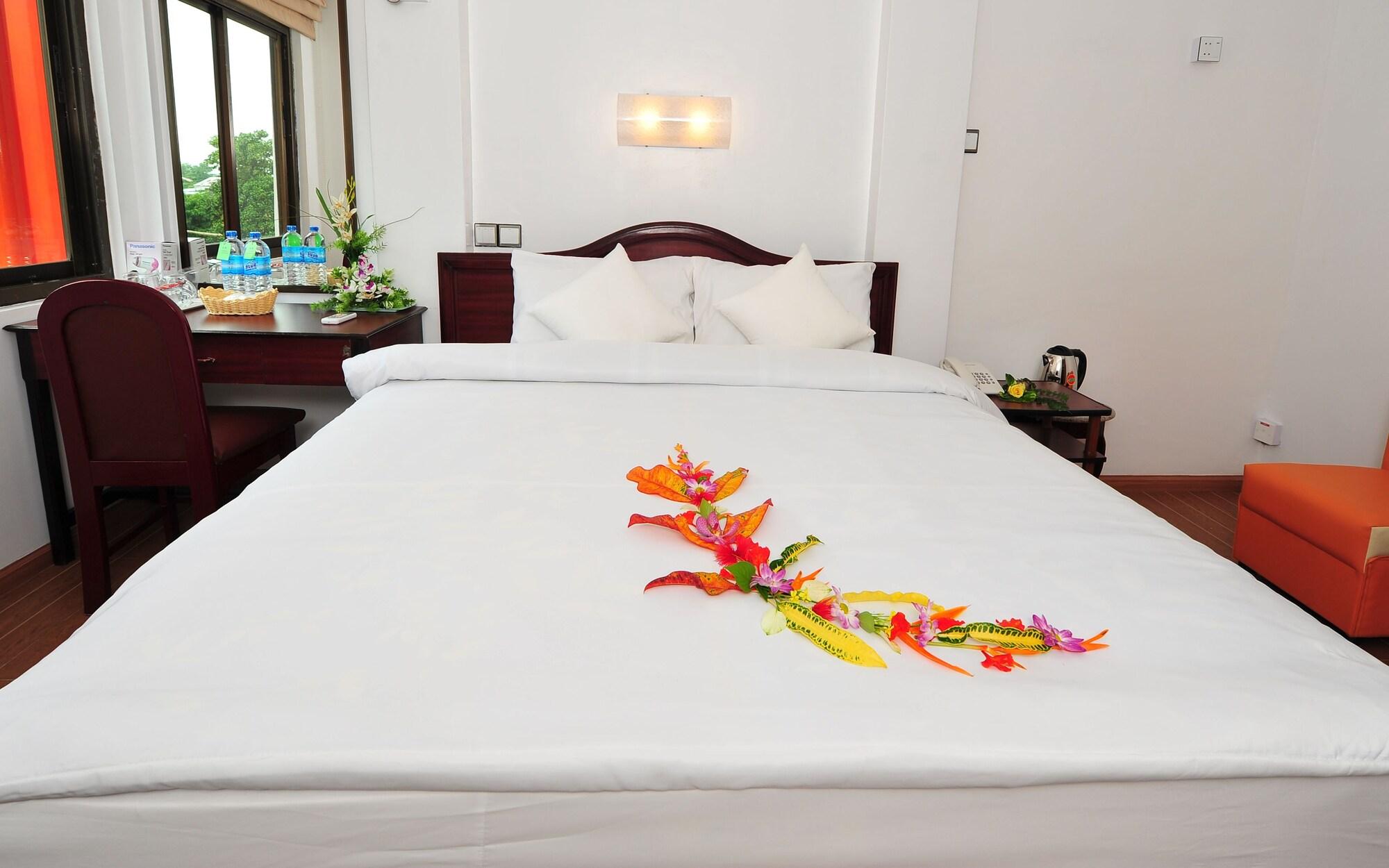 Clover Hotel Yangon Exteriör bild