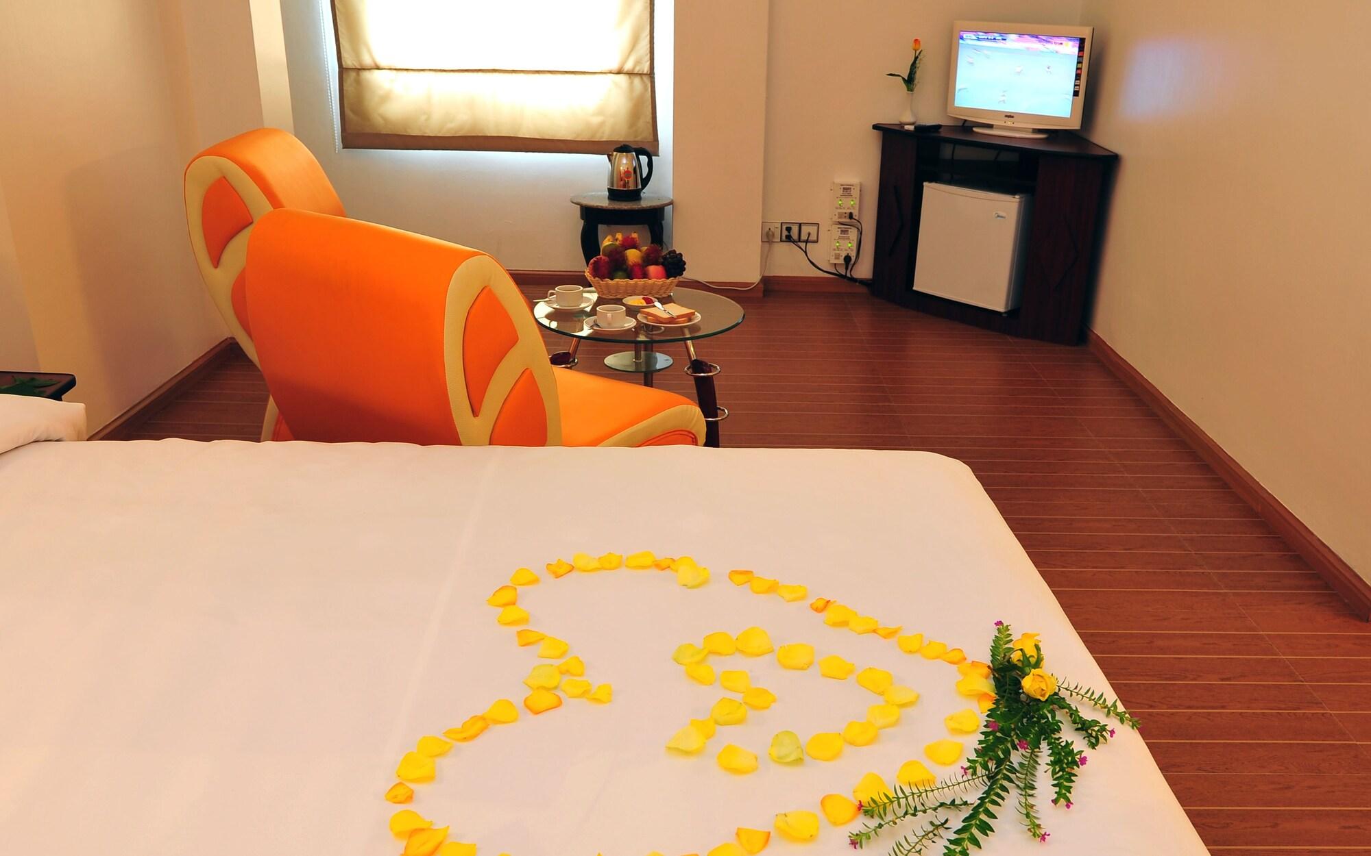 Clover Hotel Yangon Exteriör bild