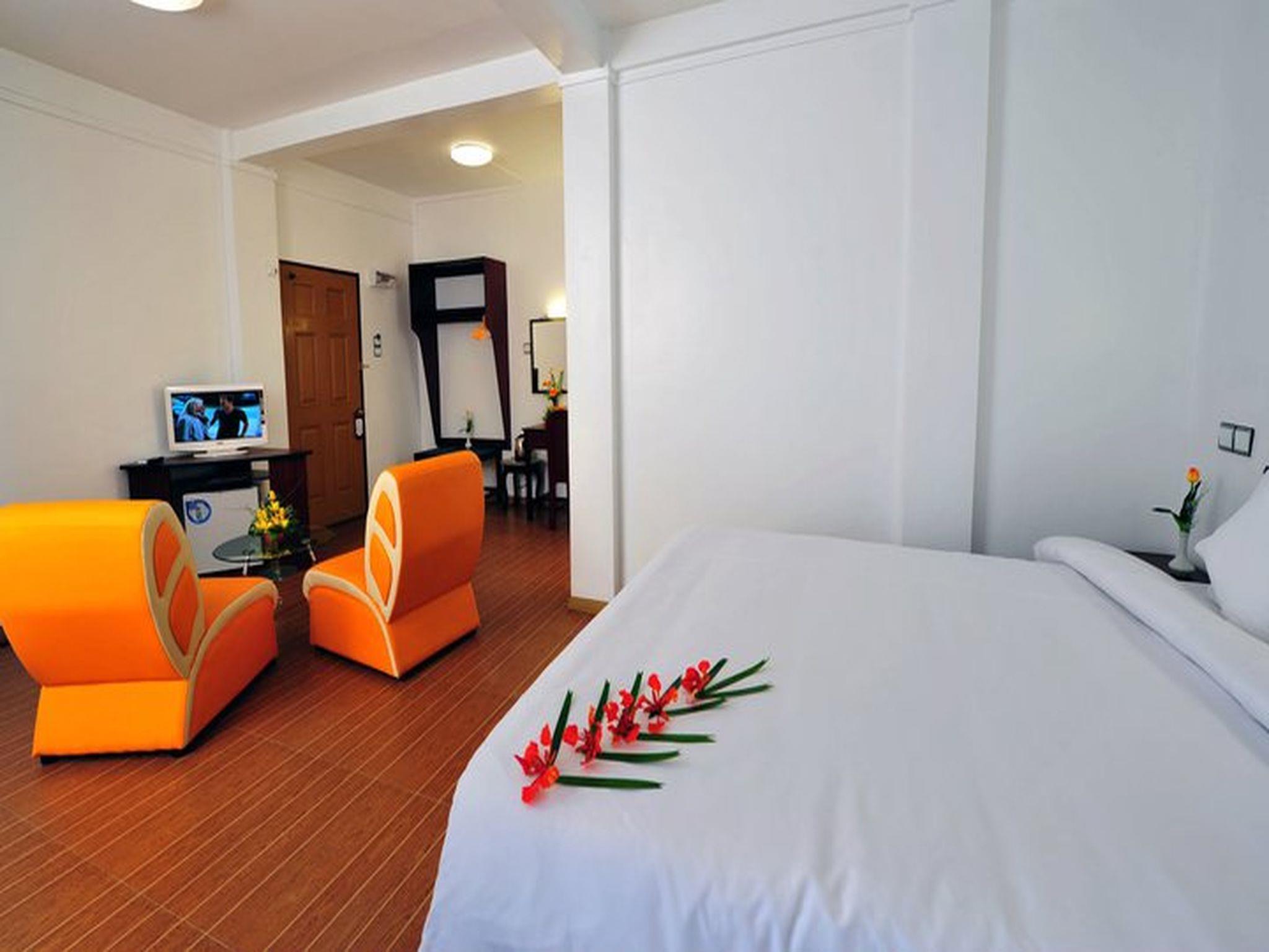 Clover Hotel Yangon Exteriör bild