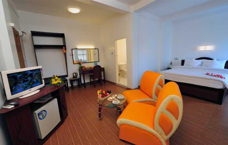 Clover Hotel Yangon Exteriör bild