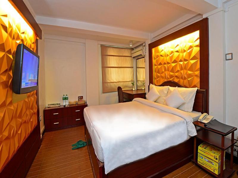 Clover Hotel Yangon Exteriör bild