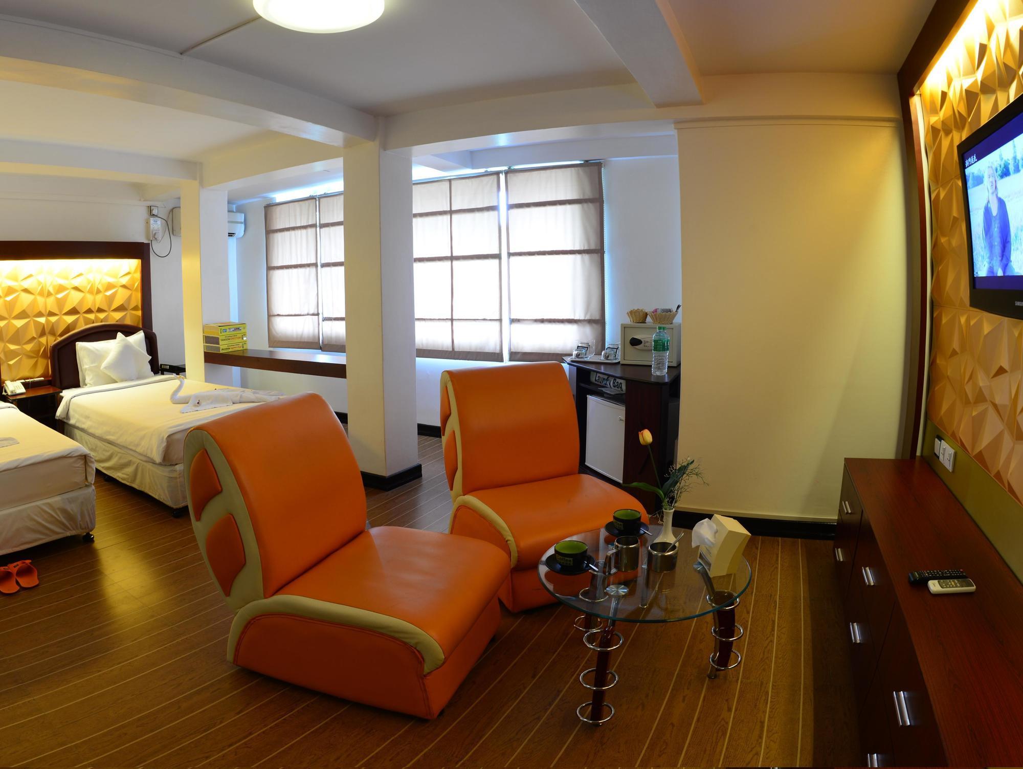 Clover Hotel Yangon Exteriör bild