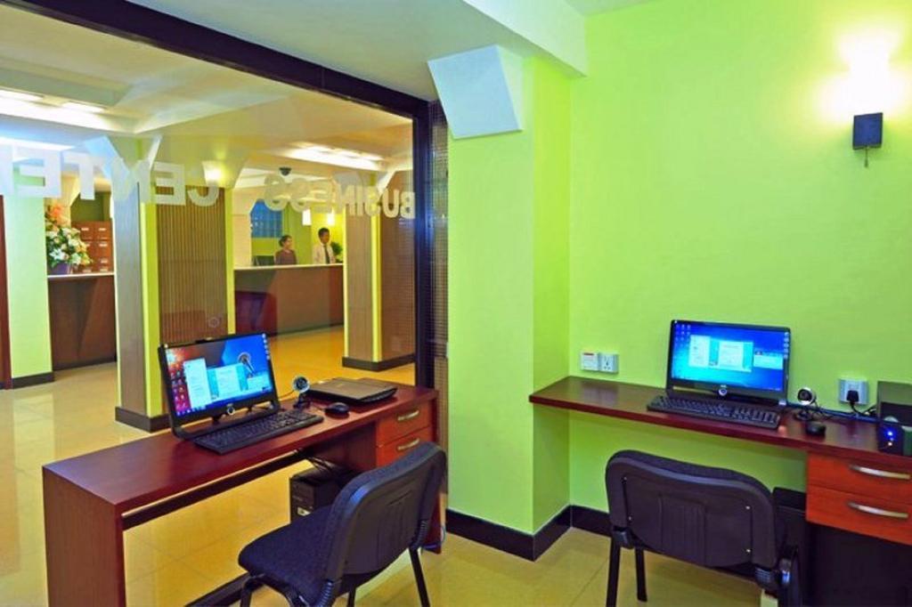 Clover Hotel Yangon Exteriör bild