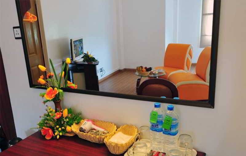 Clover Hotel Yangon Exteriör bild