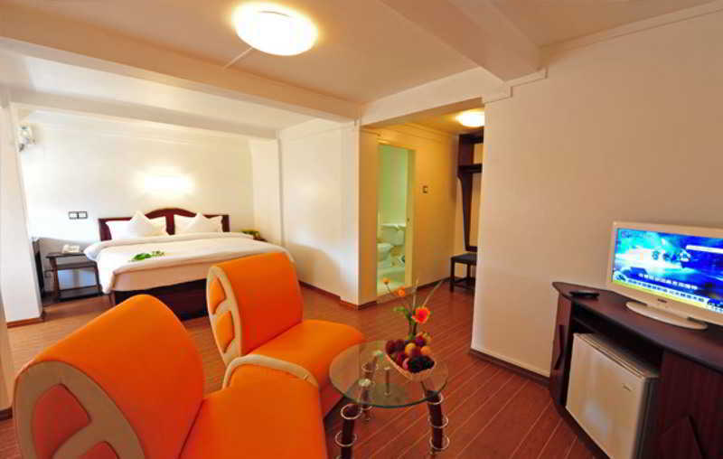 Clover Hotel Yangon Exteriör bild
