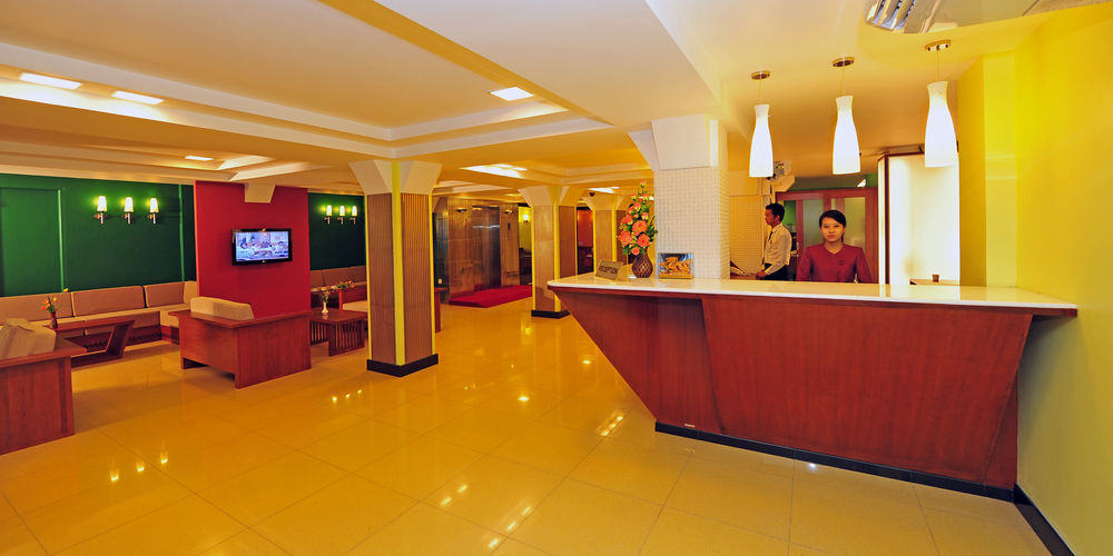 Clover Hotel Yangon Exteriör bild