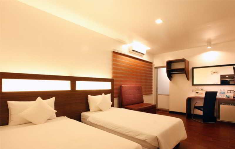 Clover Hotel Yangon Exteriör bild