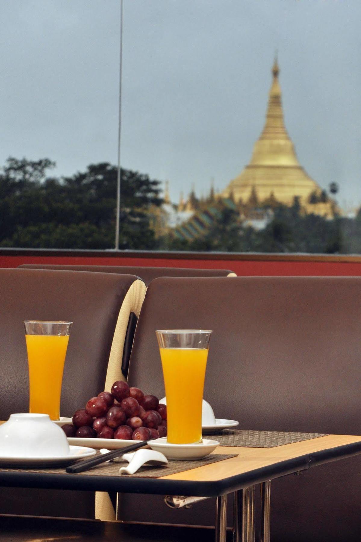 Clover Hotel Yangon Exteriör bild