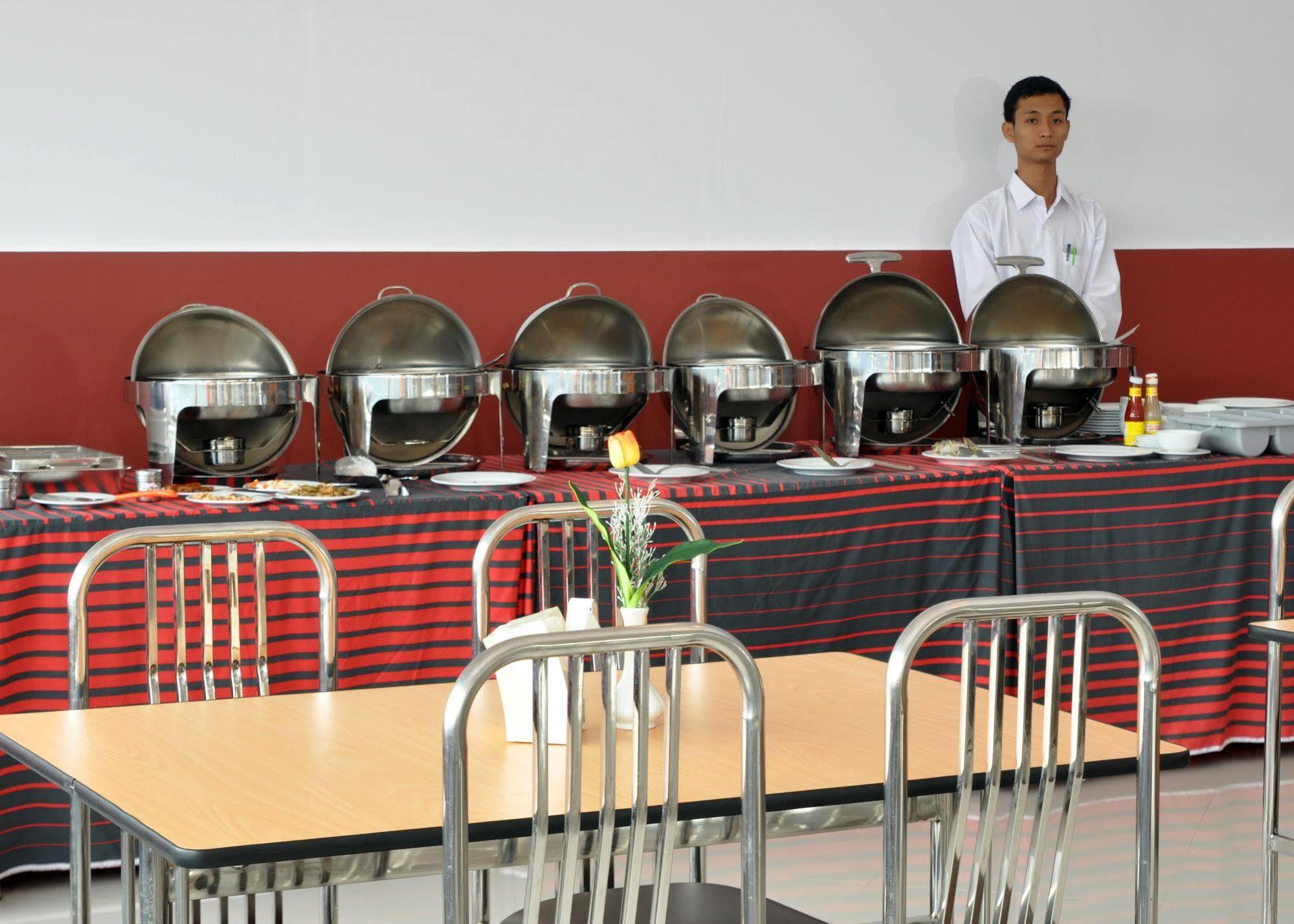 Clover Hotel Yangon Exteriör bild