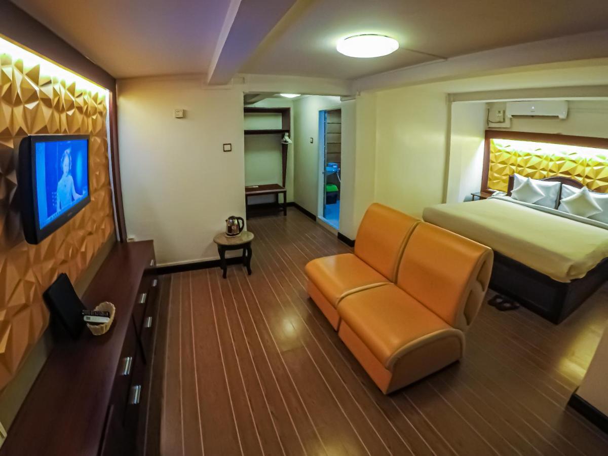Clover Hotel Yangon Exteriör bild