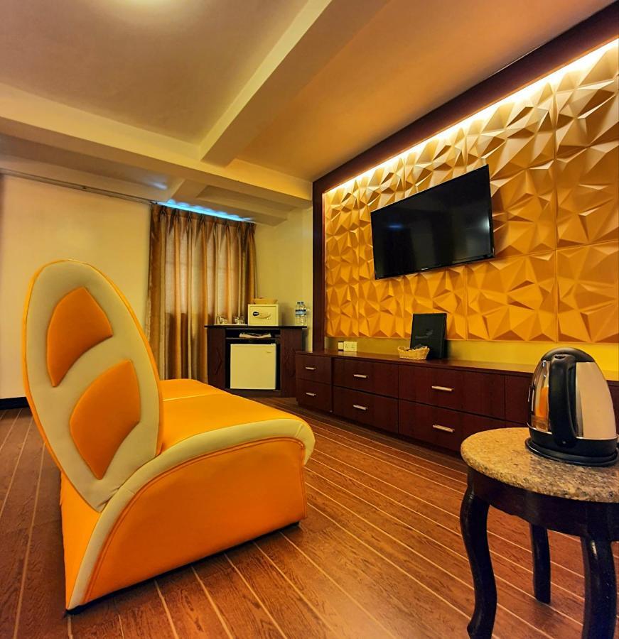 Clover Hotel Yangon Exteriör bild